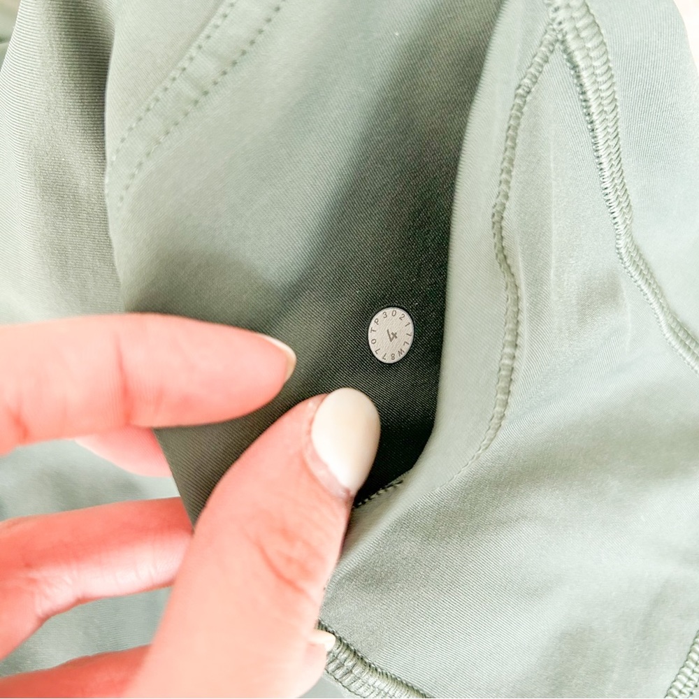 LULULEMON |  Lost In Pace Skirt Skort in Dark Forest Side Pockets Size 4 - Picture 11 of 11